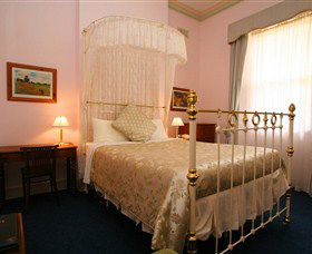 Lodge On Elizabeth - The - Accommodation Mount Tamborine 4