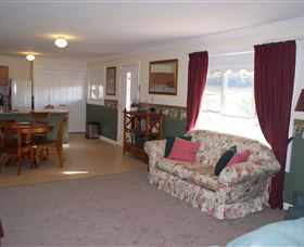 Eloura Luxury Self-Contained Bed & Breakfast Accommodation - Accommodation Mount Tamborine 2