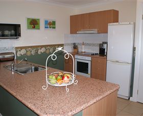 Eloura Luxury Self-Contained Bed & Breakfast Accommodation - Accommodation Mount Tamborine 3