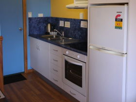 Bicheno's A-Plus Apartments - Accommodation Mount Tamborine 1