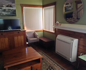 The Tickled Trout - Accommodation Mount Tamborine 3
