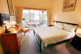 B & B At Winterbrook - Accommodation Mount Tamborine 0