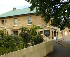 Ross Hotel - Accommodation Mount Tamborine 0