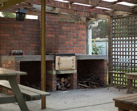 Shuckers Cottages - Accommodation Mount Tamborine 5