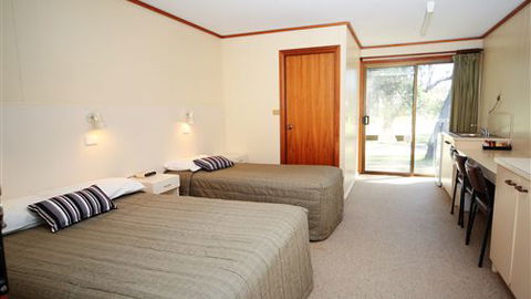 Deniliquin Golf Leisure Resort - Accommodation Mount Tamborine 4