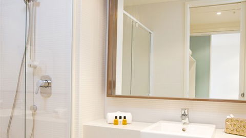 Melbourne Short Stay Apartments - On Whiteman - Accommodation Mount Tamborine 3