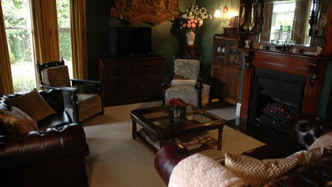 Heytesbury House B&B - Accommodation Mount Tamborine 4