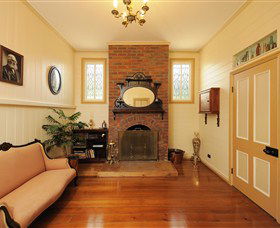 Mary Anns Cottage - Accommodation Mount Tamborine 2