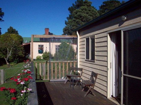 Demeter Farm Cabin - Accommodation Mount Tamborine 4