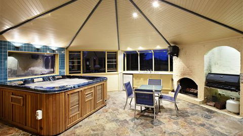 Lawson Lodge Country Estate - Accommodation Mount Tamborine 3
