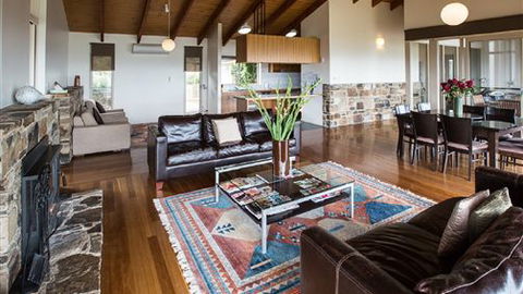 Holmesglen At Eildon - The Homestead - Accommodation Mount Tamborine 1