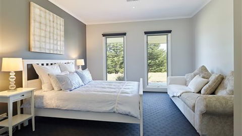 Neerim Chateau - Accommodation Mount Tamborine 1