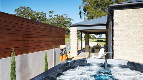 Neerim Chateau - Accommodation Mount Tamborine 3