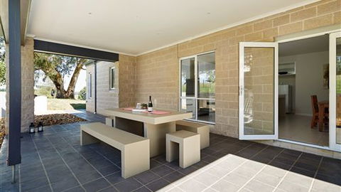 Neerim Chateau - Accommodation Mount Tamborine 7