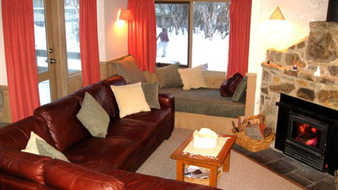 Wallace's - Crystal Creek Chalet 1 - Accommodation Mount Tamborine 2