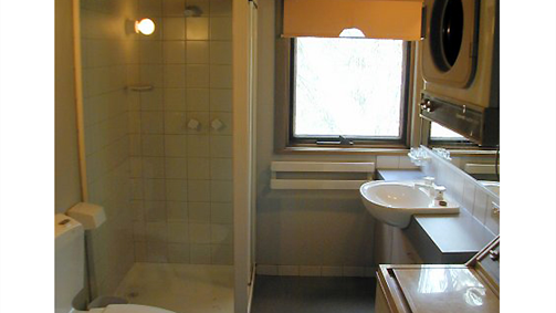 Wallace's - Crystal Creek Chalet 1 - Accommodation Mount Tamborine 4