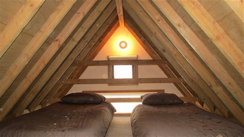 Wallace's - Crystal Creek Chalet 1 - Accommodation Mount Tamborine 5