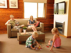 Adelaide Shores Resort - Accommodation Mount Tamborine 2