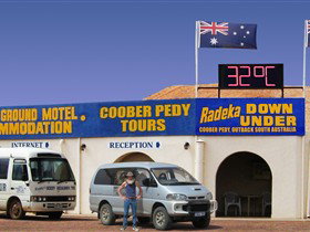 Radeka Downunder Underground Motel And Backpacker Inn - Accommodation Mount Tamborine 0