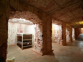 Radeka Downunder Underground Motel And Backpacker Inn - Accommodation Mount Tamborine 3