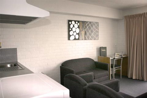 Adina Place Motel Apartments - Accommodation Mount Tamborine 2