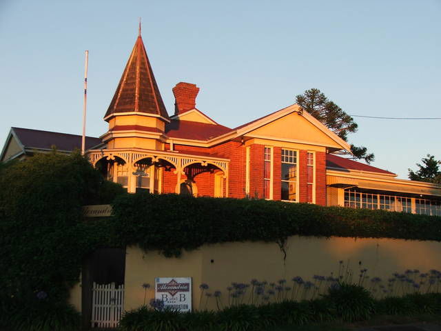Elliott TAS Accommodation Mount Tamborine