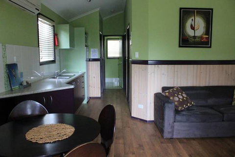 Aussie Outback Oasis Cabin & Van Village - Accommodation Mount Tamborine 1