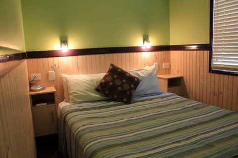 Aussie Outback Oasis Cabin & Van Village - Accommodation Mount Tamborine 0