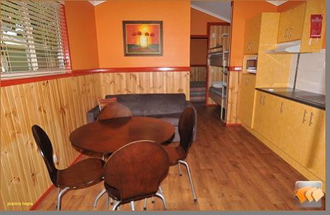 Aussie Outback Oasis Cabin & Van Village - Accommodation Mount Tamborine 3