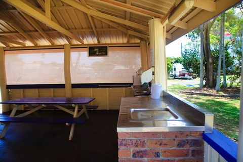 Burnett Heads Holiday Park - Accommodation Mount Tamborine 0