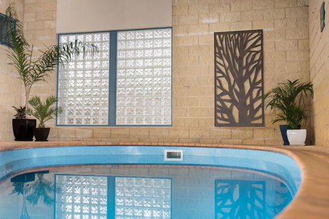 Motel On A Beckett - Accommodation Mount Tamborine 4