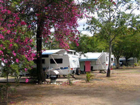 Emerald Cabin & Caravan Village - Accommodation Mount Tamborine 3