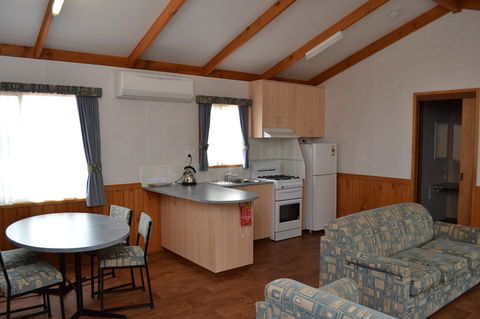 Euston Club Cabin Resort - Accommodation Mount Tamborine 4