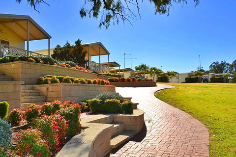 Euston Club Cabin Resort - Accommodation Mount Tamborine 2