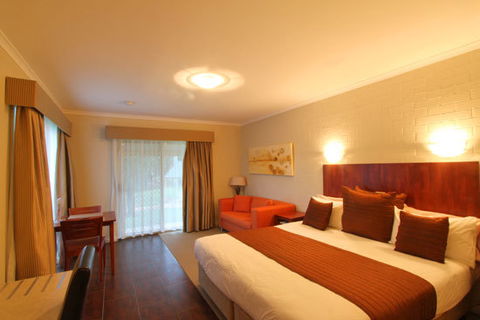 Euston Club Cabin Resort - Accommodation Mount Tamborine 6