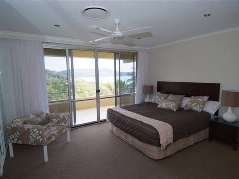 Hamilton Island Private Apartment - Poinciana - Accommodation Mount Tamborine 2