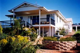 Lovering's Beach Houses - The Whitehouse, Emu Bay - Accommodation Mount Tamborine 0