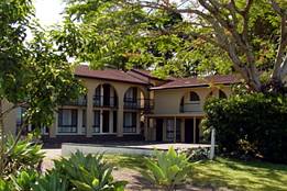 Poinciana Motel - Accommodation Mount Tamborine 1