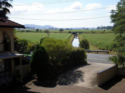 Poinciana Motel - Accommodation Mount Tamborine 0
