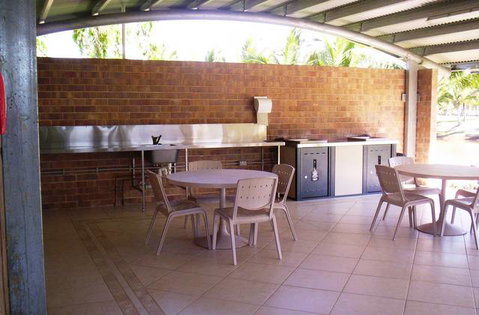 Rollingstone Beach Caravan Resort - Accommodation Mount Tamborine 6