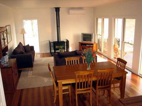 Strath Valley View B And B - Accommodation Mount Tamborine 0