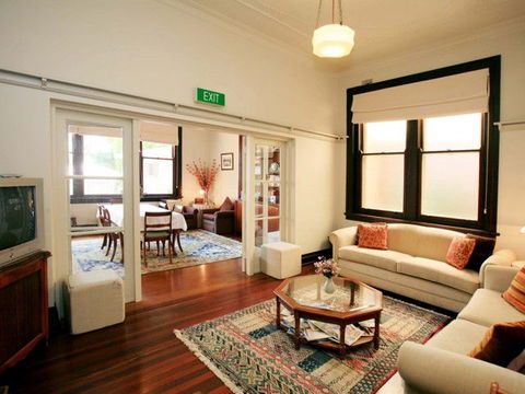 The Bank Guesthouse - Accommodation Mount Tamborine 2