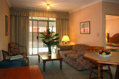 The Belmore All-Suite Hotel - Accommodation Mount Tamborine 4