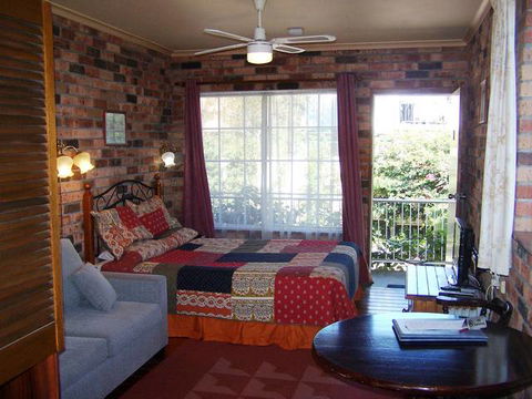 The Coachman Motor Inn - Accommodation Mount Tamborine 2