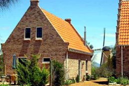 The Lily Dutch Windmill - Accommodation Mount Tamborine 4