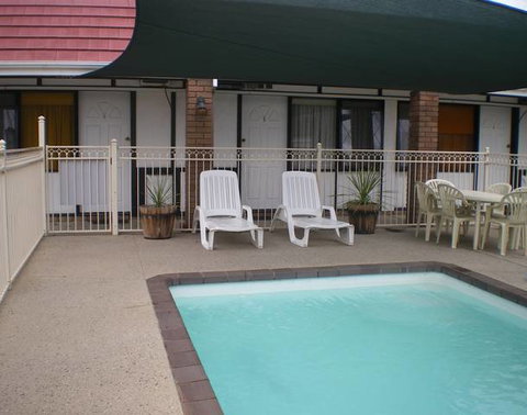 Tudor House Motel - Accommodation Mount Tamborine 1