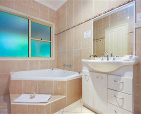 The Acreage Luxury B&B And Guesthouse - Accommodation Mount Tamborine 2