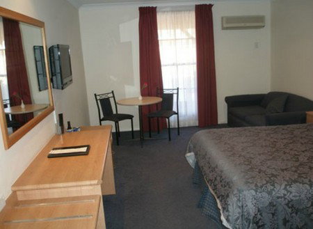 Bushmans Motor Inn - Accommodation Mount Tamborine 2