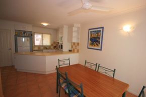 Beach Court Holiday Villas - Accommodation Mount Tamborine 3