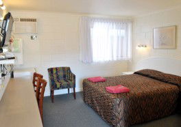 A & A Lodge Motel - Accommodation Mount Tamborine 1